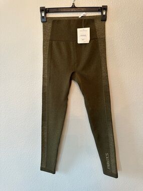 NWT Fabletics Seamless ultra high-waisted sport stripe 7/8- dark moss heather, S